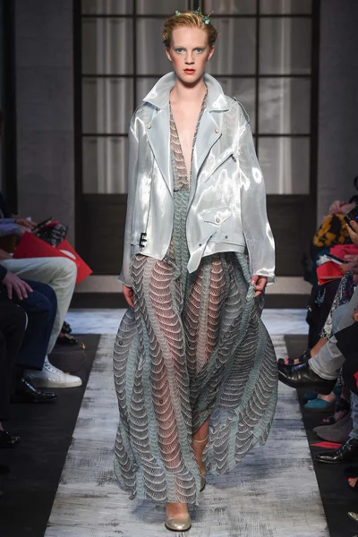 Look 14